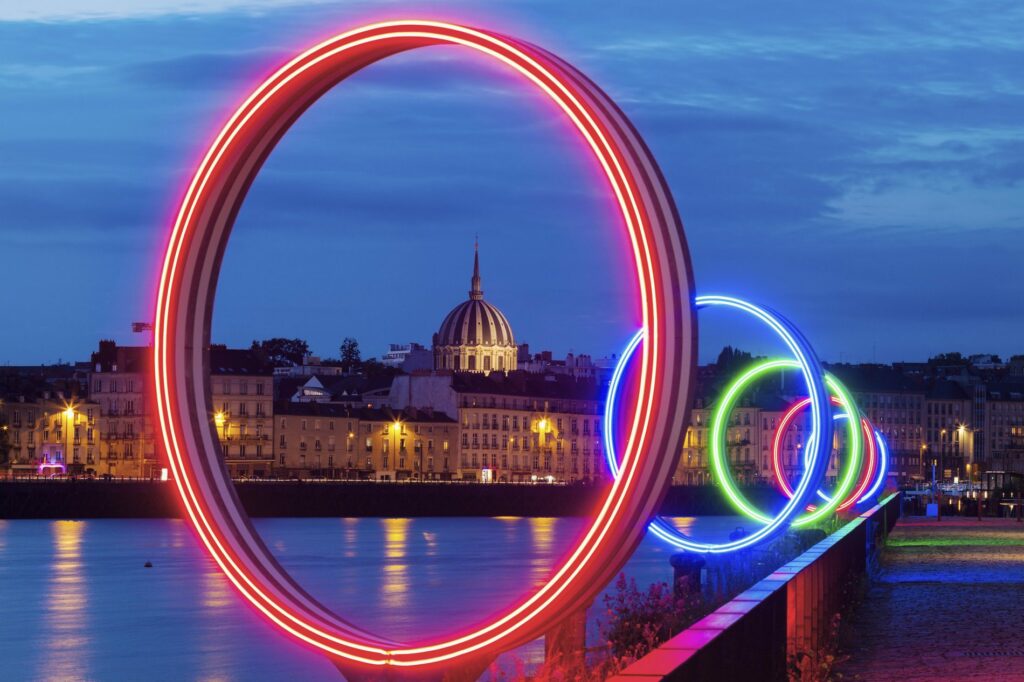 Les anneaux de Buren - quai des Antilles, à Nantes