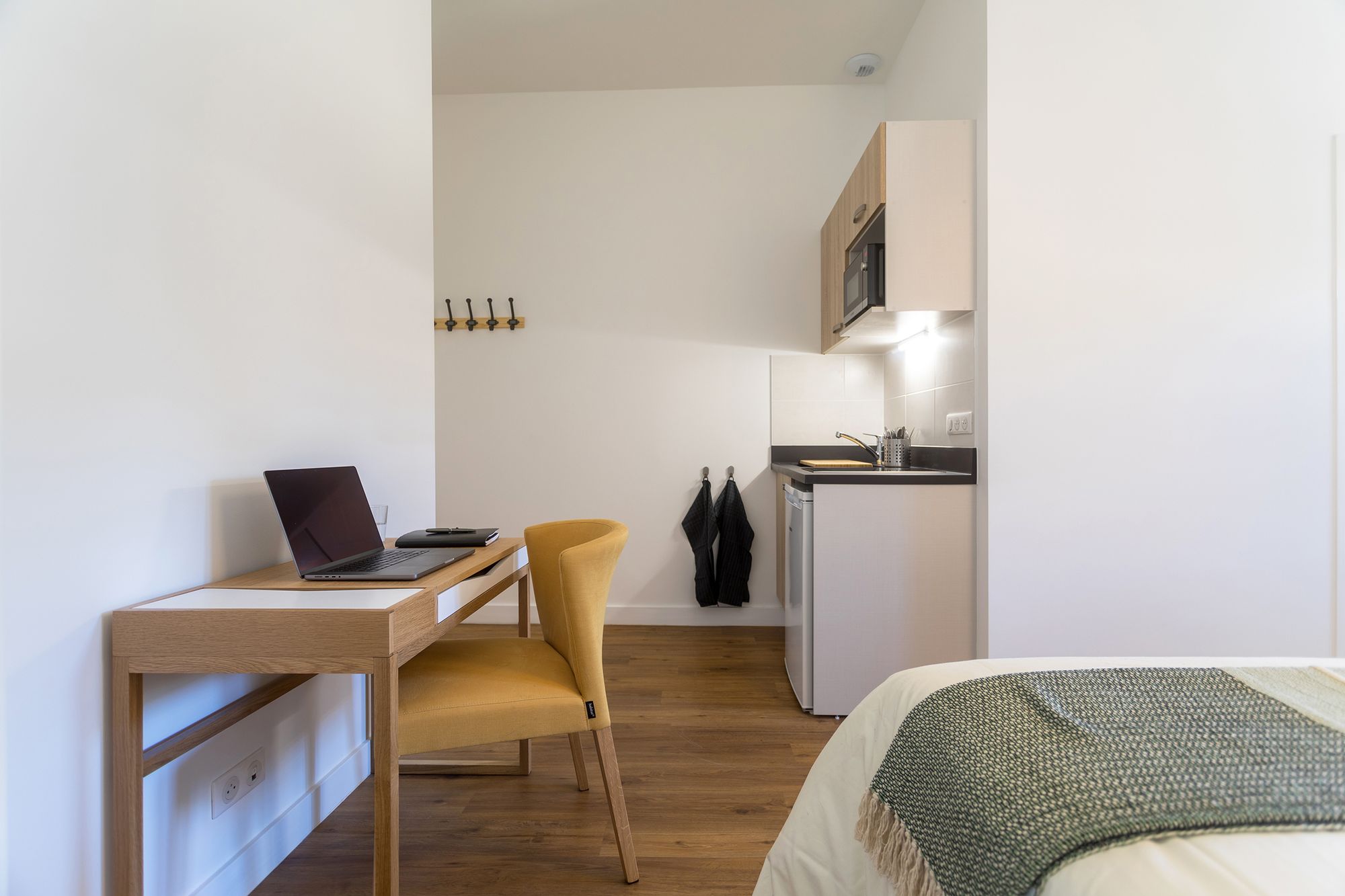 Literie + bureau + kitchenette dans un coliving Compose à Nantes