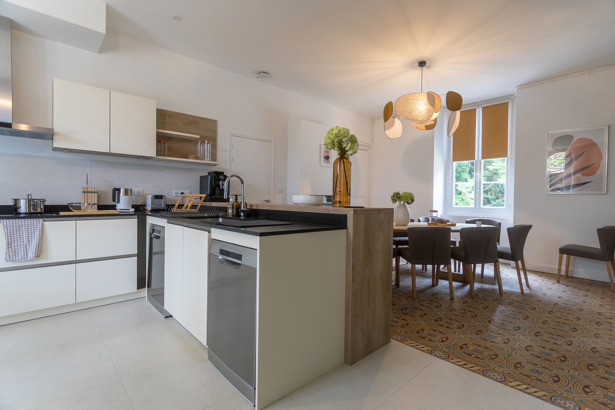 Cuisine et salle à manger communes dans le coliving Margot à Nantes